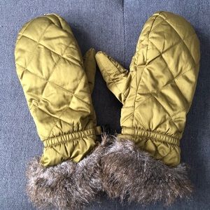 NWOT Women’s Olive Green Down Mittens